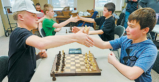 Two players start the game with a handshake.