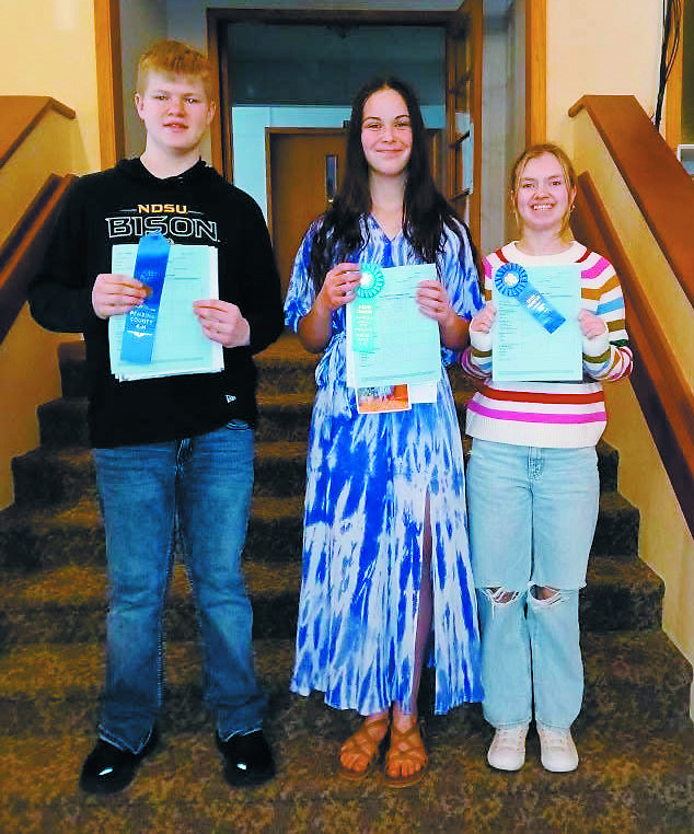 Senior Buy and Show: Front row (L-R): Chaz Halverson, Caroline Stegman, and Aubrey Ratliff.