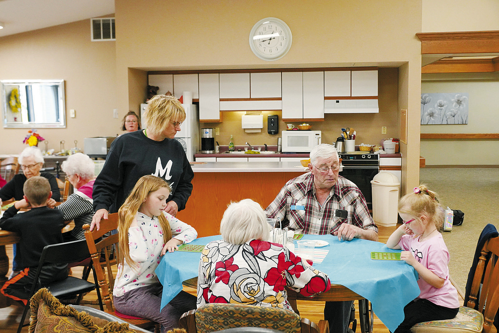 Munich students spend time at Wheatland Estates