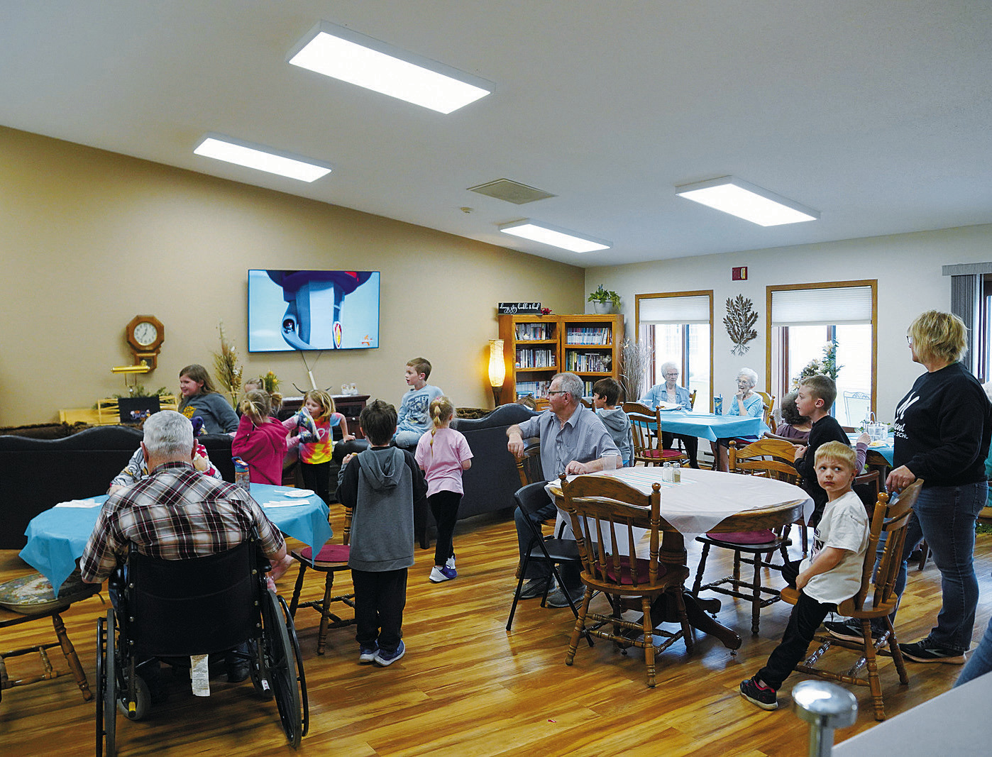 Munich students spend time at Wheatland Estates