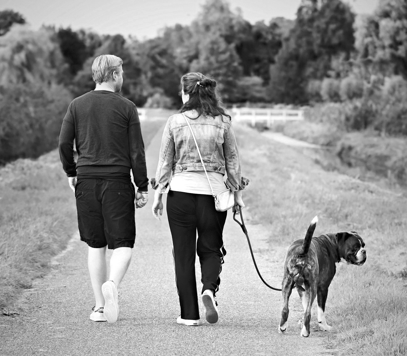 Making time for an outdoor walk with a loved one can contribute to physical, emotional and social well-being. (Pixabay photo)
