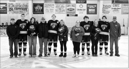 L-R Aaron Johnson, Jax Johnson, Sunny Johnson, Randell Ullyott, Keaton Ullyott, Lori Ullyott, Carlie Wenzel, Karter Lein, Niki Berg, Ben Berg, Chet Berg. Photo by Larry Stokke