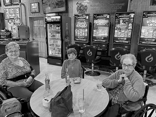 (L-R) Bonnie, Rose, and Darlene at Jackson’s.