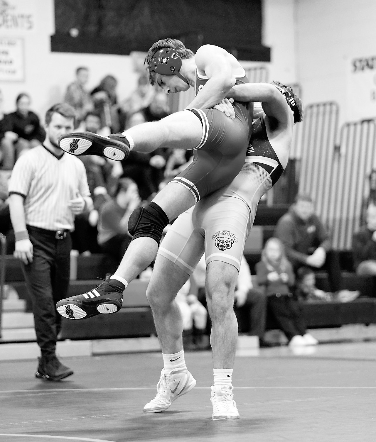 In the 172-pound class, Aiden Warner powers his man off the ground and goes on to pin him for the win. Photo by Larry Stokke.