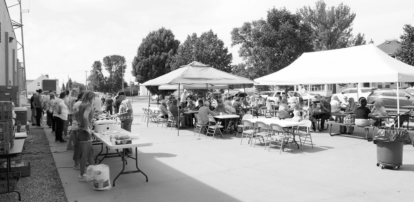 Tables were filled with attendees enjoying their meals compliments of United Communications. Photo by Larry Stokke.