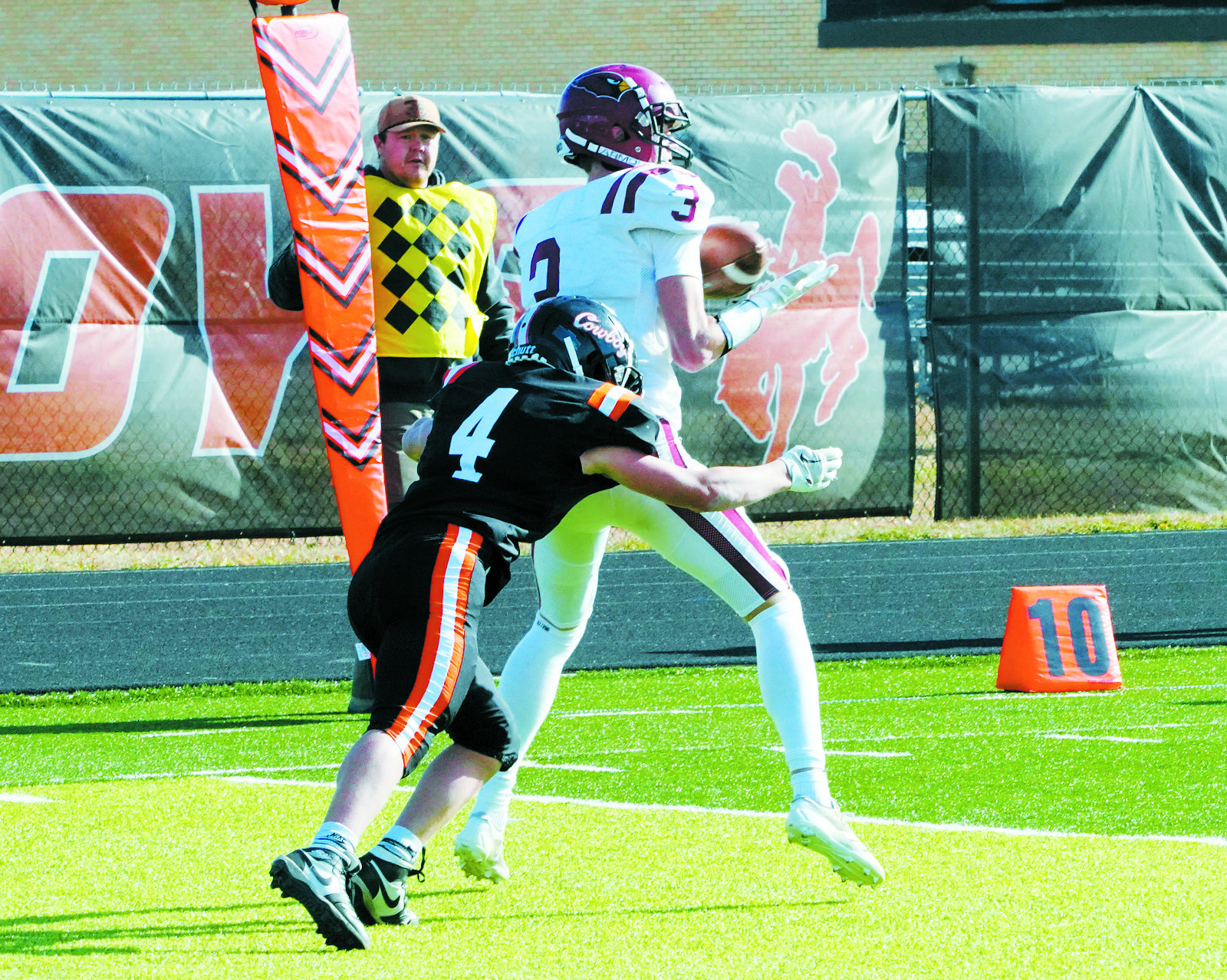 Cody Amble makes a catch close to the goal line, setting up a TD for Jayden Lee. Photo by Larry Stokke.