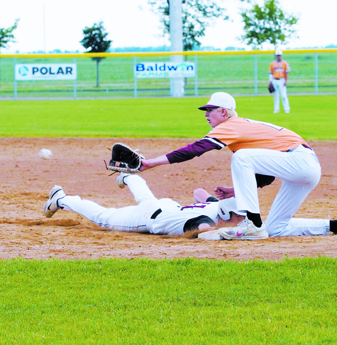 Cody Amble barely beats the ball back to first base. Photo by Larry Stokke.