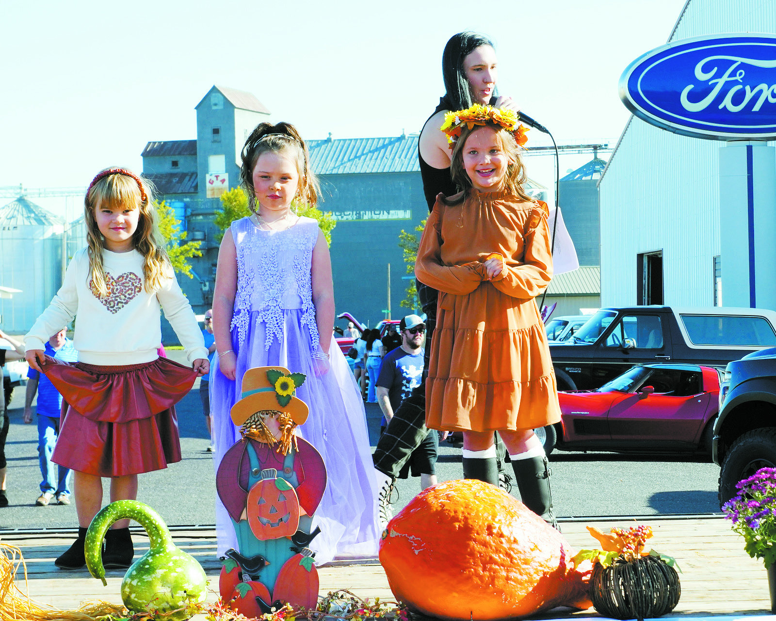 Little Miss contestants (L-R) Evelyn Finnson, Elliana Blair, and Corbynn Corbit. Photo by Larry Stokke.