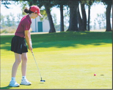 Aria Olson sinks a putt during the Langdon Invitational on Monday, Aug. 24. Photo by Larry Stokke