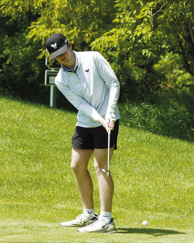 Cardinal player Keaton Ullyott focusing on his putt last week. Photo by Larry Stokke.