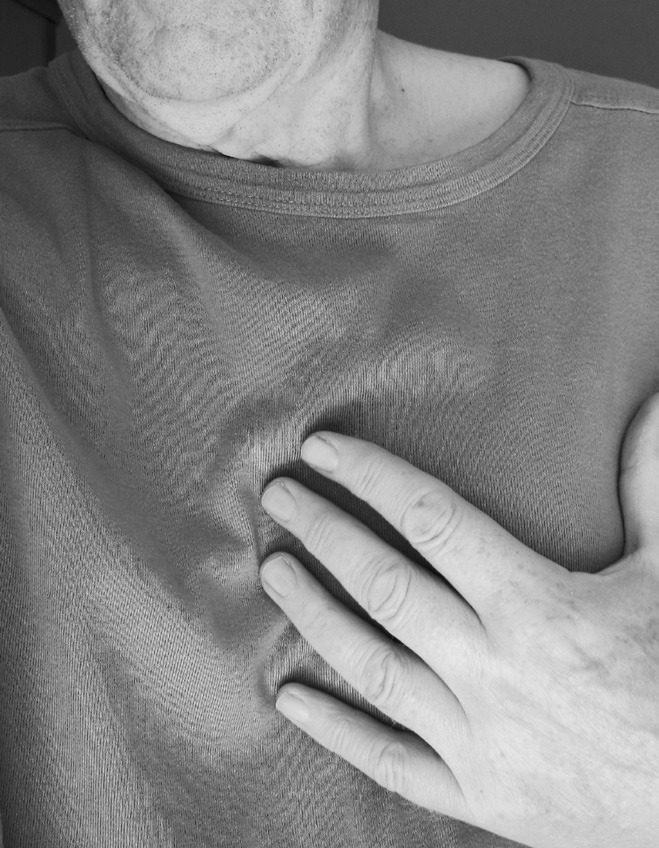 Many people experience discomfort or an uncomfortable pressure in the chest as a sign of heart issues. (Pixabay photo)