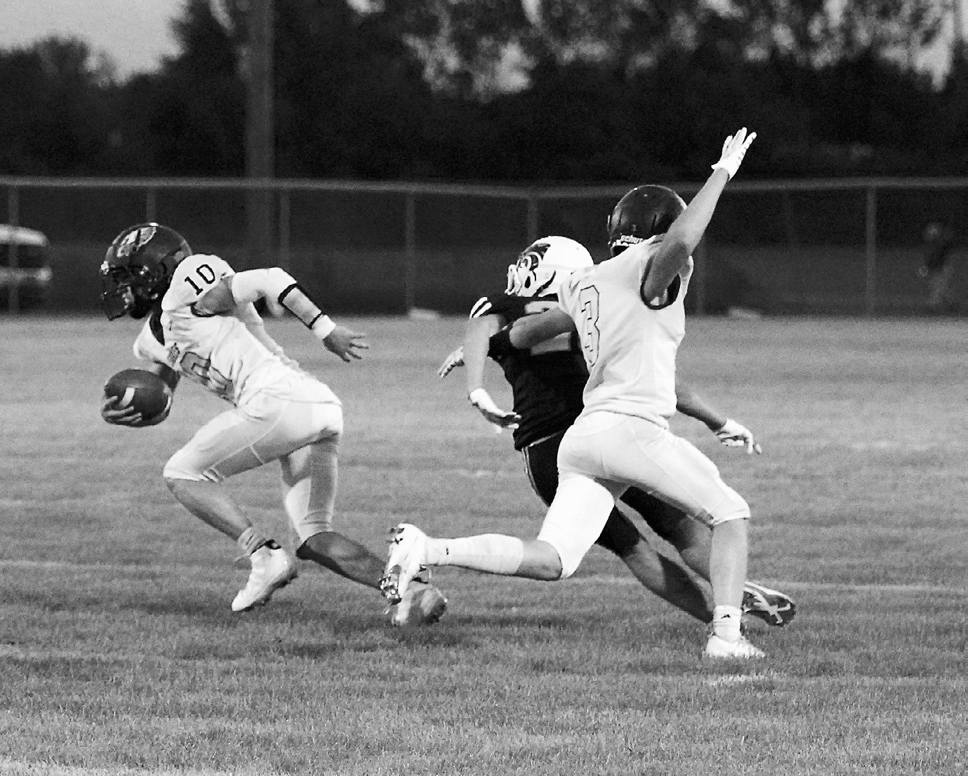 Kaden Moore had 10 carries for 89 yards and had one touchdown in the Eagles' win over the North Prairie Cougars. Photo by Larry Stokke.
