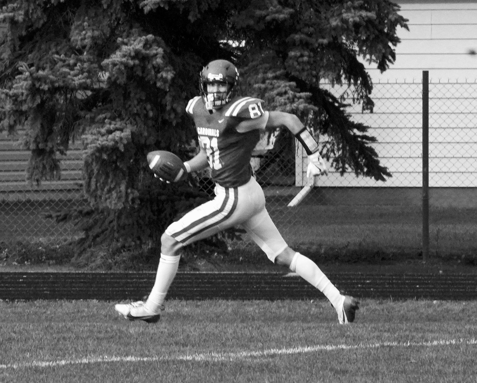Tanner McDonald with a 64-yard pass from Jayden Lee. Photo by Larry Stokke.