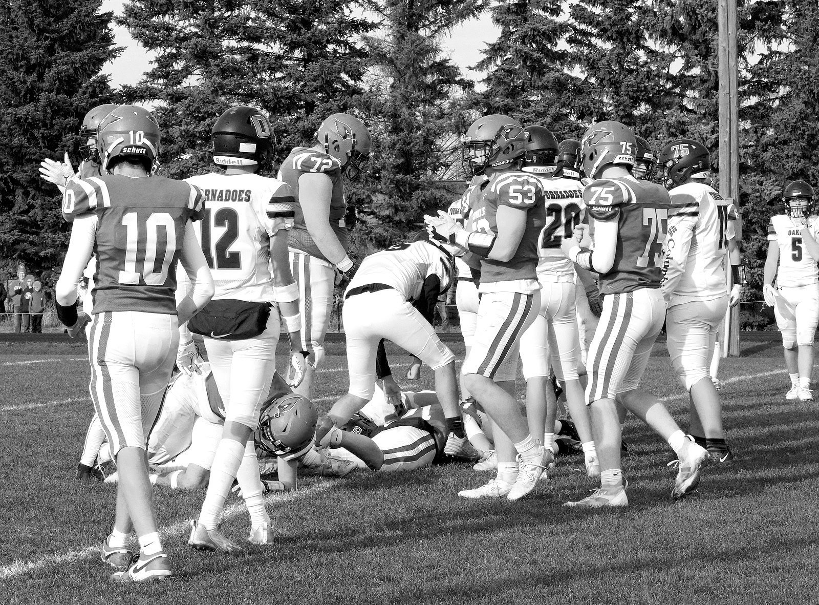 Eastyn Schaefer scores on a 1-yard run just across the goal line, putting the Cards up by 5 points and ultimately winning the game. Photo by Larry Stokke.