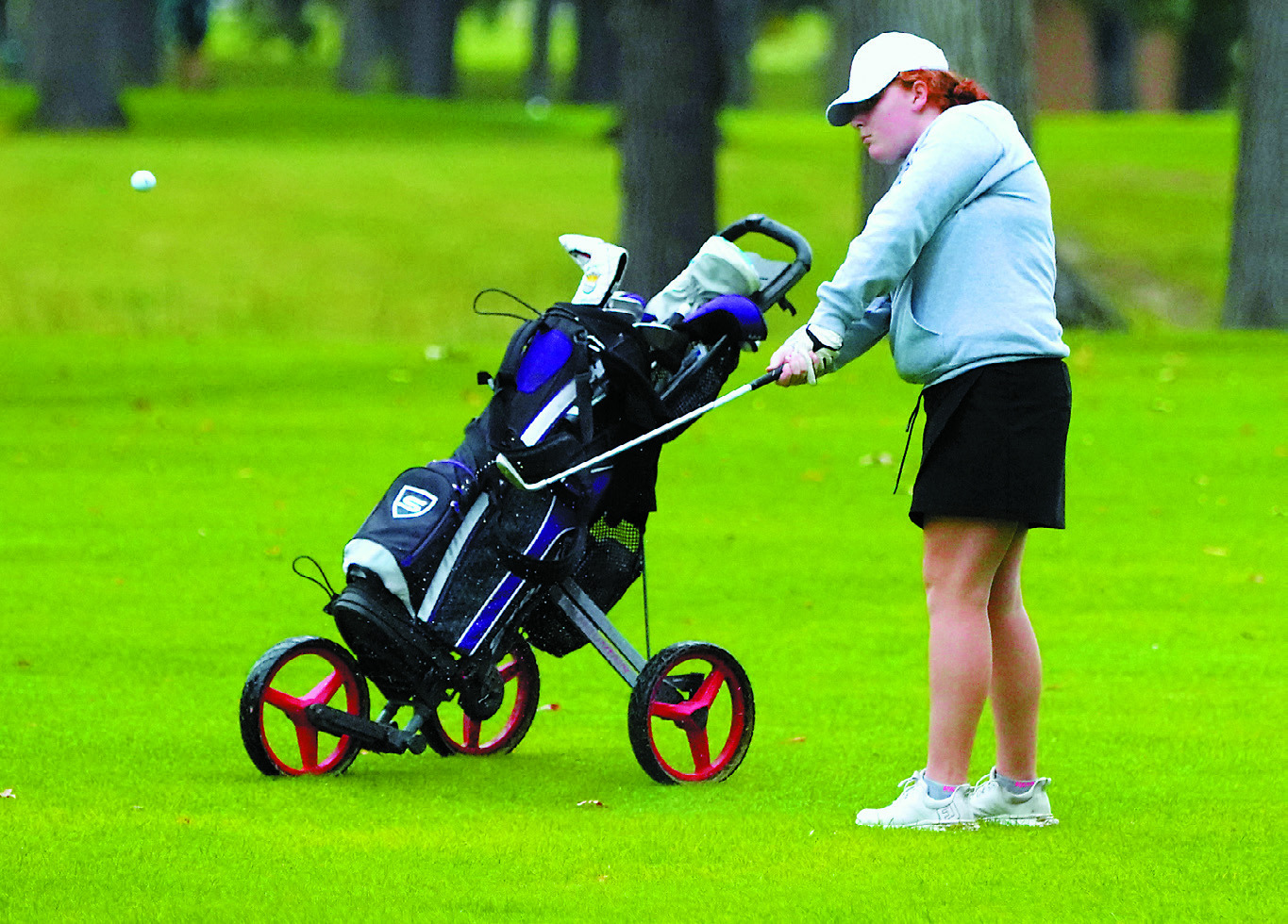 Stella Busse chips the ball onto the green, finishing the day with a score of 114. Photo by Larry Stokke.