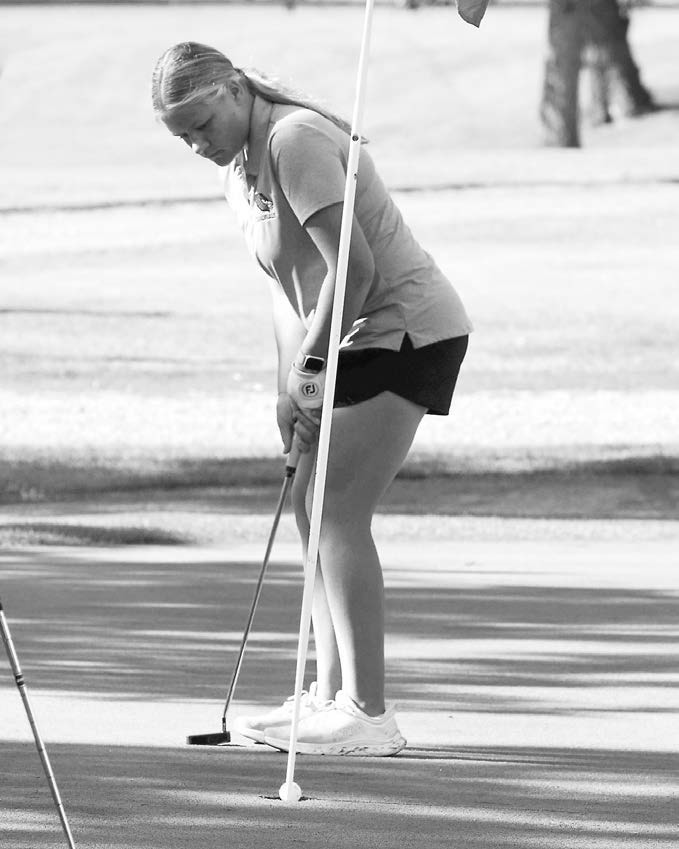 Colbie Forest sinks a putt in Grafton on Aug. 28. Photo by Larry Stokke.