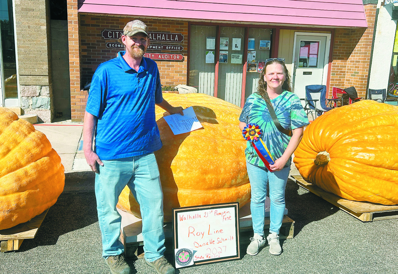 Roy Line and Danielle Schmidt of Grafton with their record setting pumpkin. Photo by Robert Ripple.