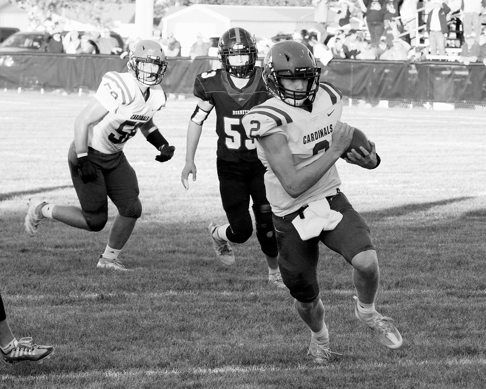 Cody Amble scores a touchdown for the Cards in the win over the Hornets in Harvey. Photo by Larry Stokke.