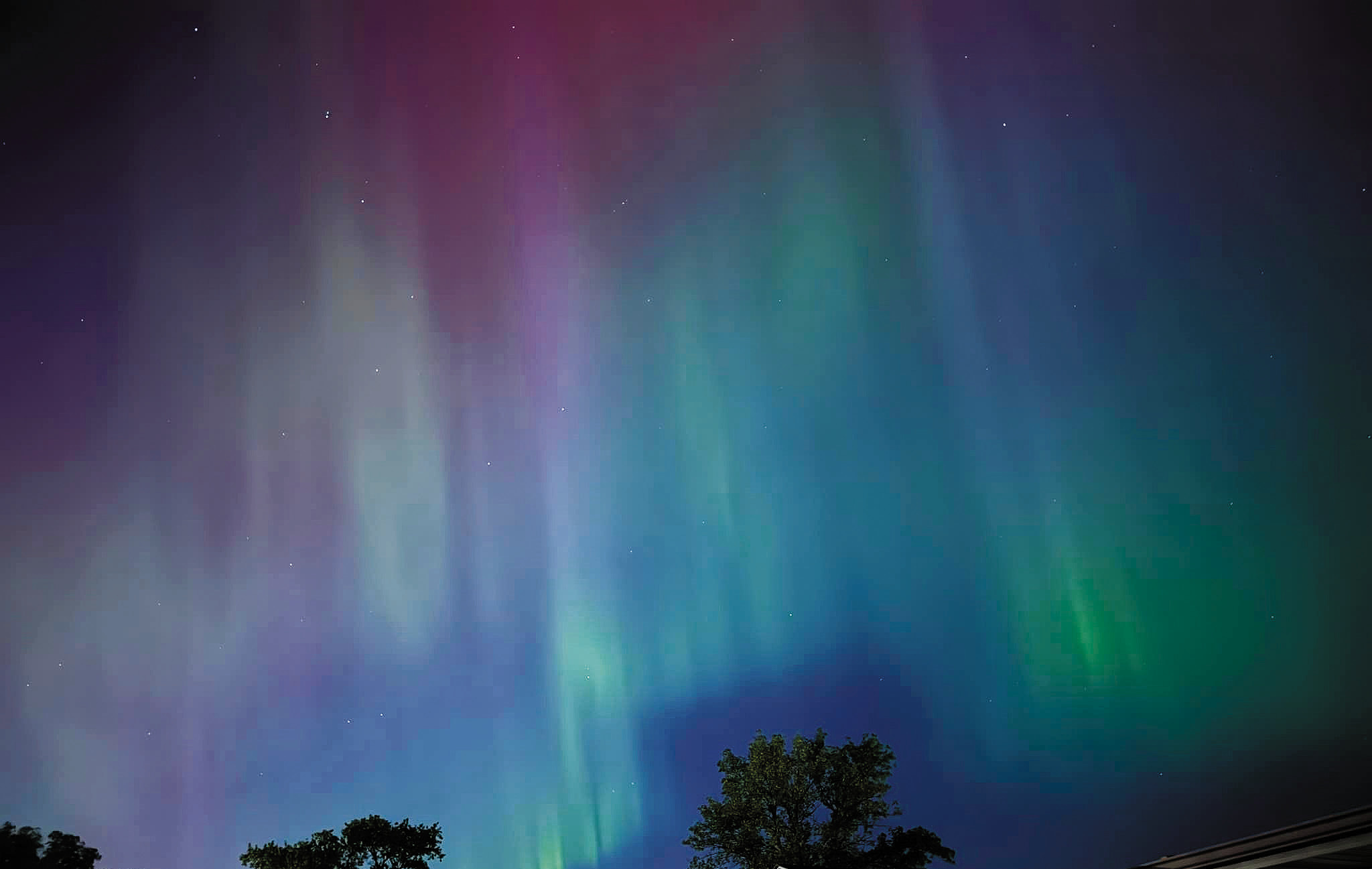 Aurora lights up the Borderland