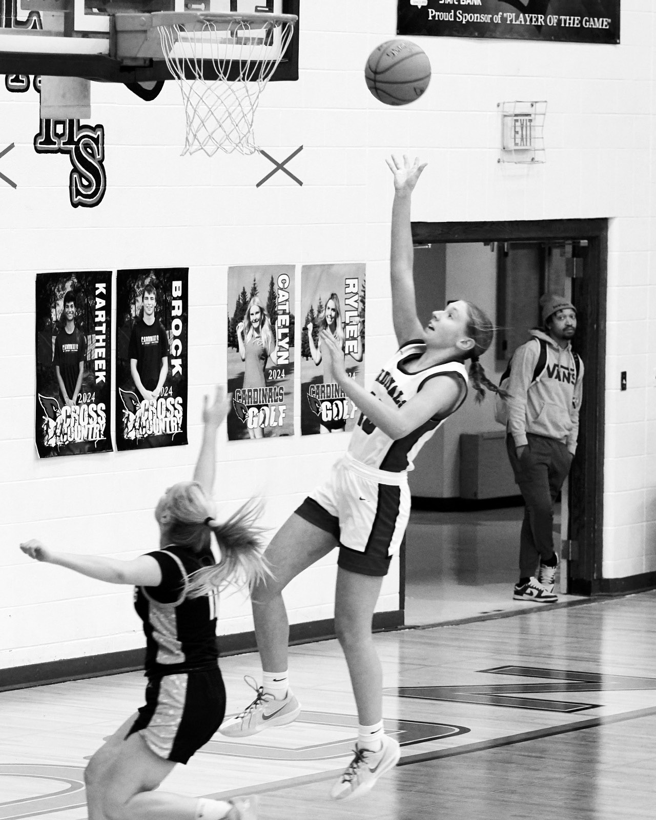 Player of the Game Aubrey Badding had a 15 point game in the Cards win over the Chargers. Photo by Larry Stokke.
