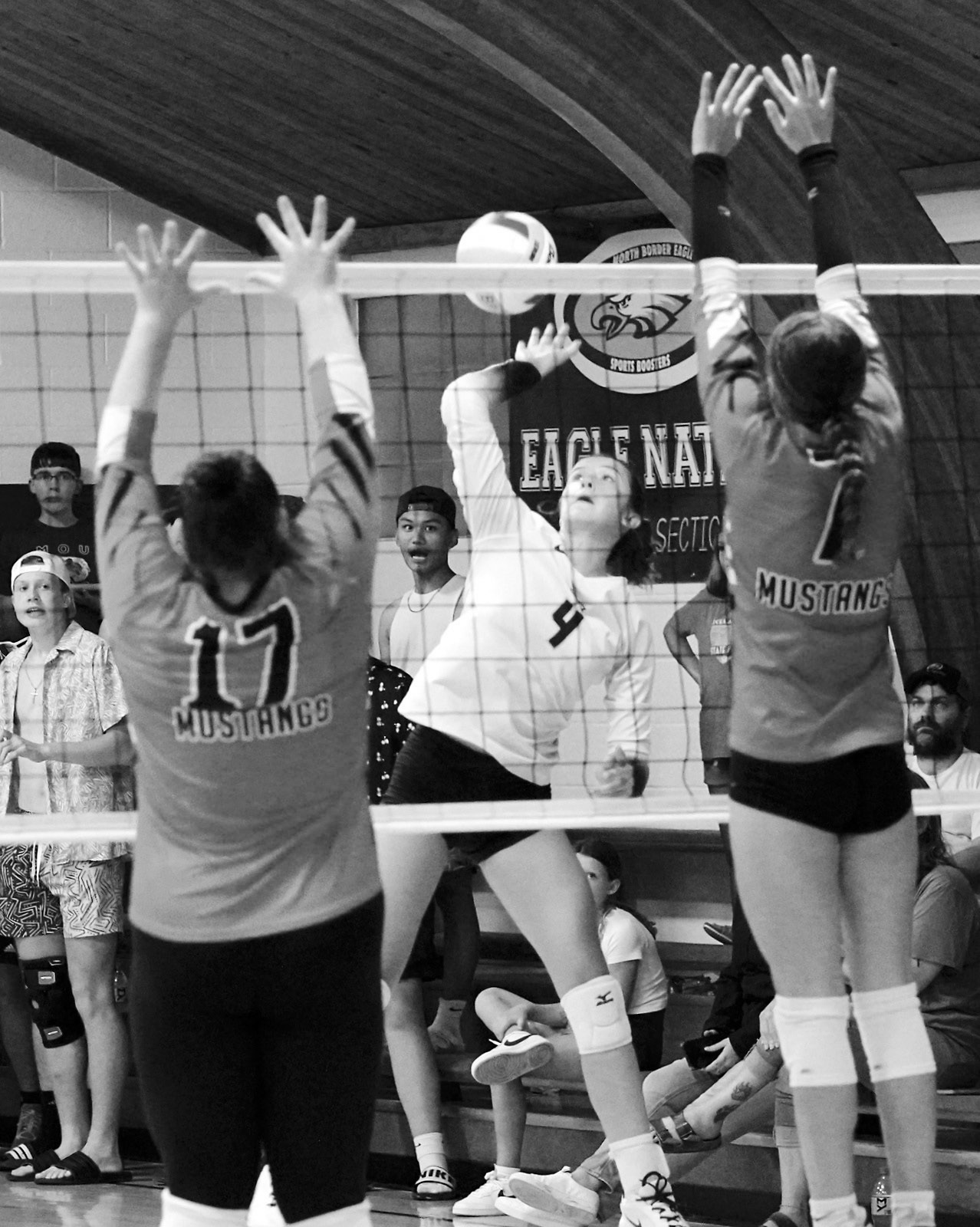 Eagles lose District 3 volleyball home match in Pembina to M-M