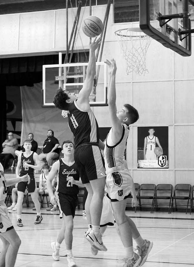 Grant Cosley adds 2 points to his 17-point night in Drayton in the Eagles win over the Titans. Photo by Larry Stokke.