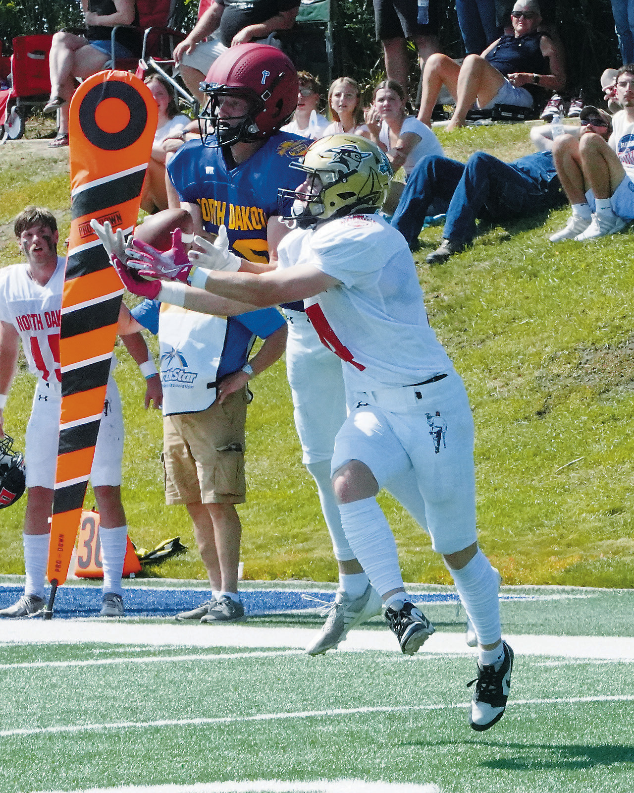 Cody Amble had a great reception under pressure down close to the goal line at the end of the half. Photo by Larry Stokke.