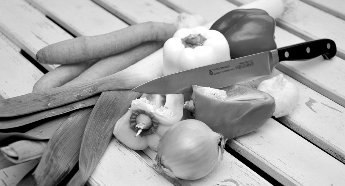 Although we often hear about the dangers of eating produce with pesticide residues, bacteria are more likely to cause health issues. (Pixabay photo)