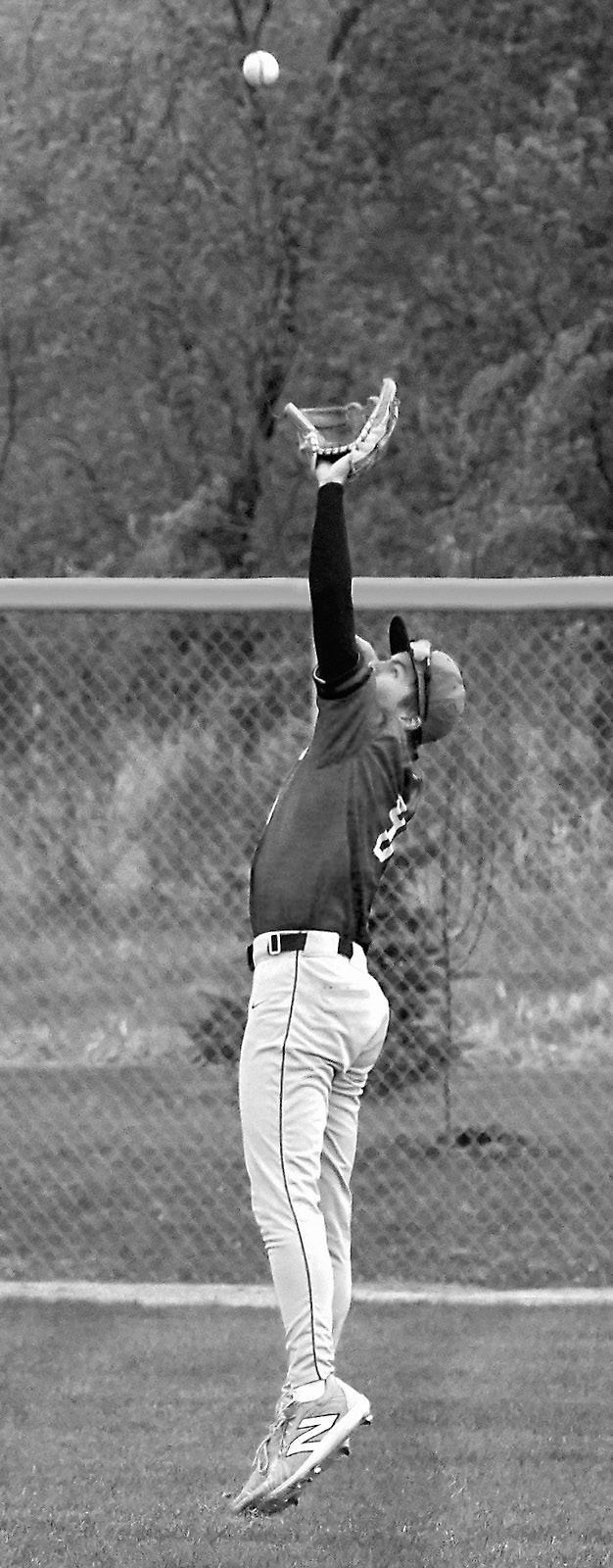 Dawson Downs with a catch near the outfield fence for an out against the Spoilers. Photo by Larry Stokke.