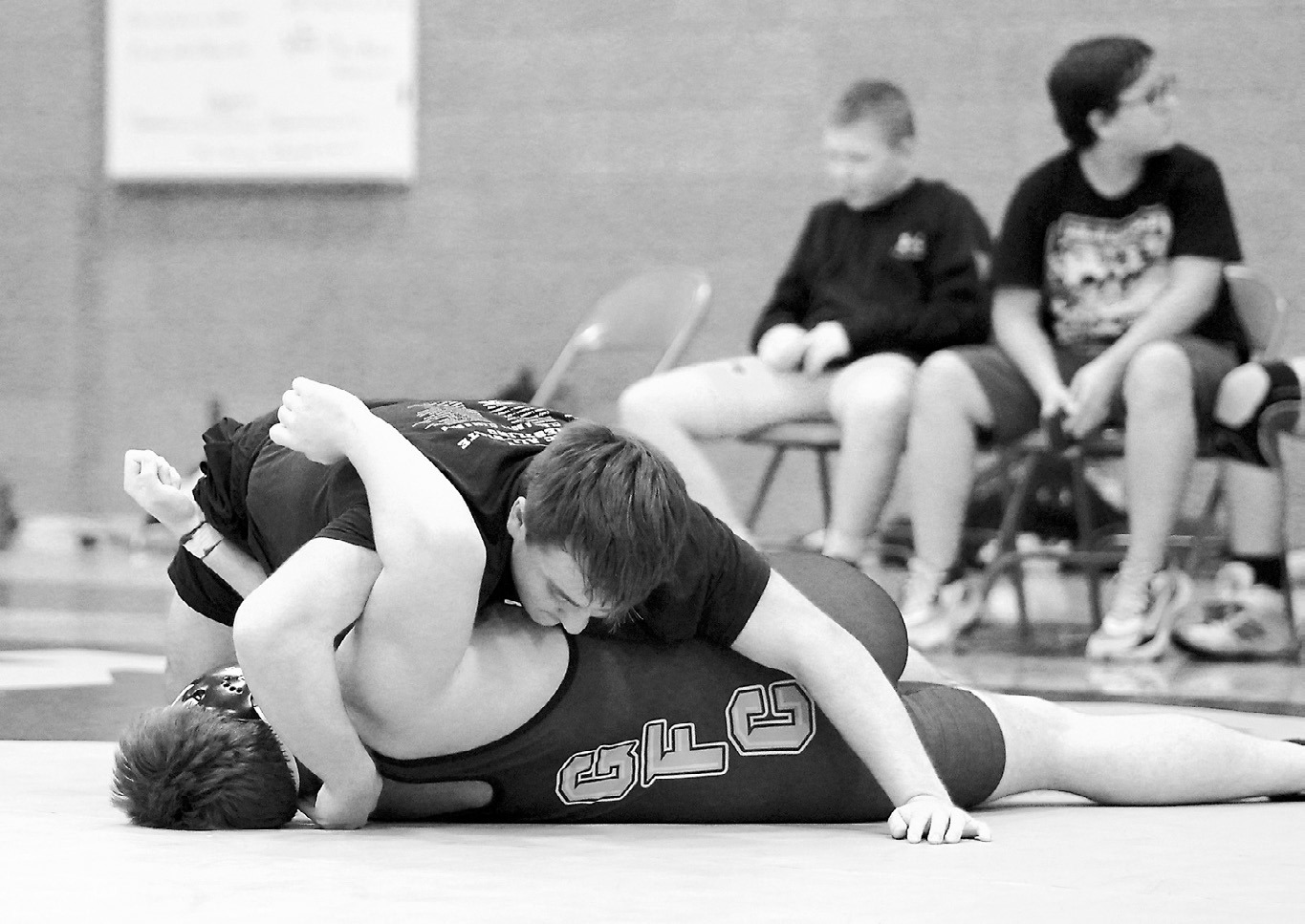 Aiden Warner pinned his opponent in the 172-pound weight class in the preseason scrimmage in Grand Forks. Photo by Larry Stokke.