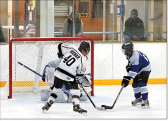 Remmi Bodnar gets right in front of the Richland net and tries to score. Photo by Larry Stokke.
