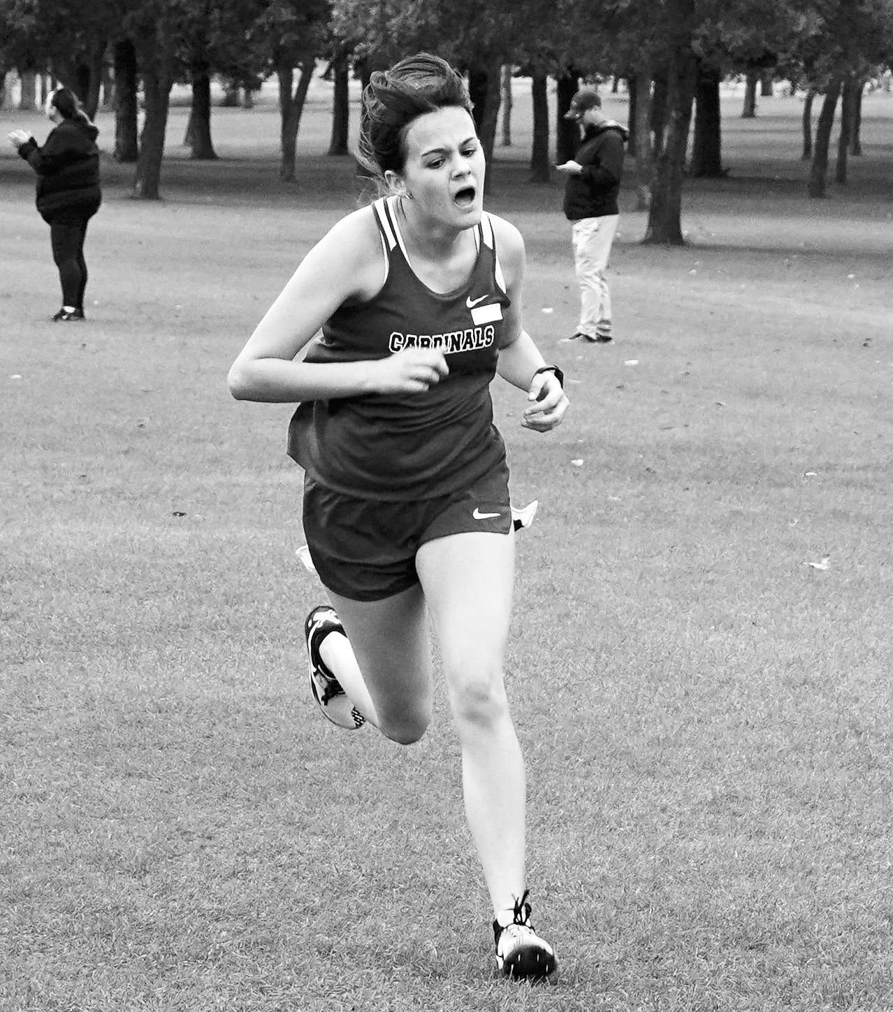 Heide Crump pushing herself in the Langdon meet. Photo by Larry Stokke.