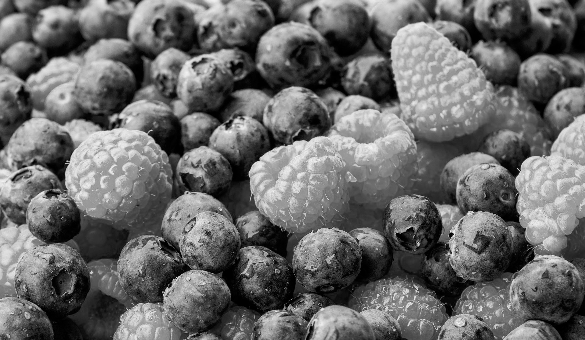 Raspberries and blueberries get their vibrant color from anthocyanin pigments, which may provide heart health benefits and reduce cancer risk. (Pixabay photo)