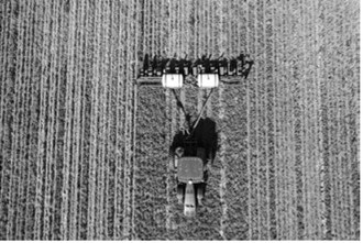 A farmer plants corn into a cover crop, which is one of several regenerative agriculture practices that a new federal rule holds can reduce the overall greenhouse gas emissions of producing ethanol. (Photo by Jacob Tosch/USDA)