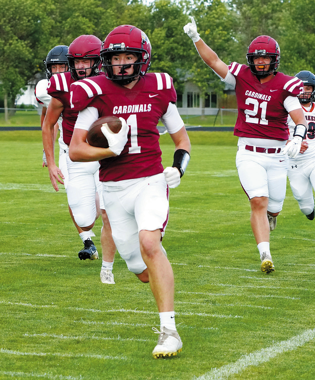 Eastyn Schaefer runs the ball down the sideline. Photo by Larry Stokke.