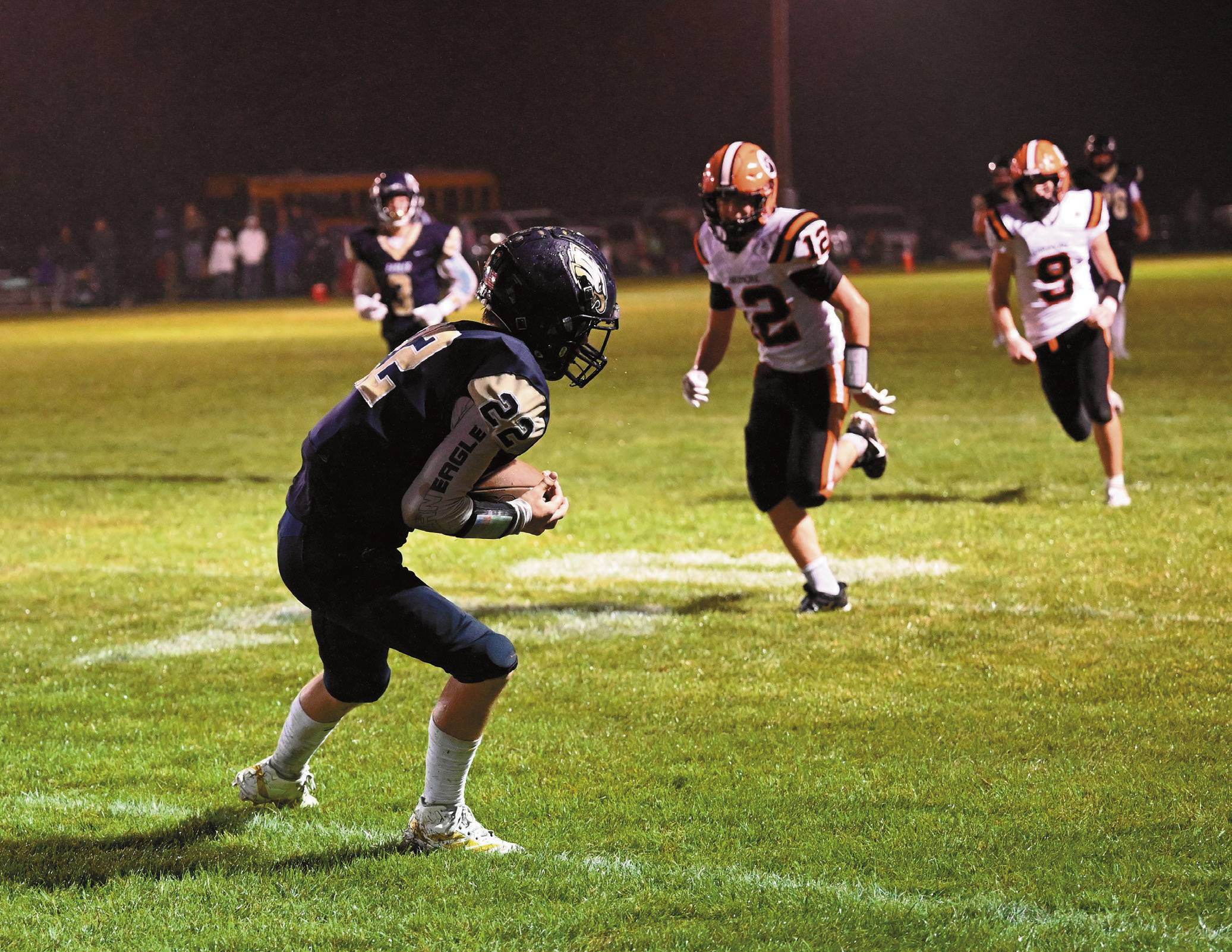 Zeke Symington pulls in the throw for positive yardage. Photo by Ashley Schafer.