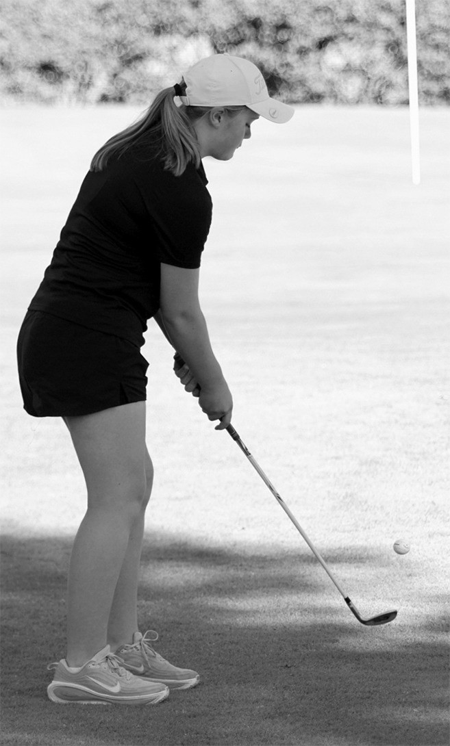 Finley Crockett hits a chip shot toward the pin during the season-opening golf meet Aug. 7 in Larimore. Photo by Larry Stokke.