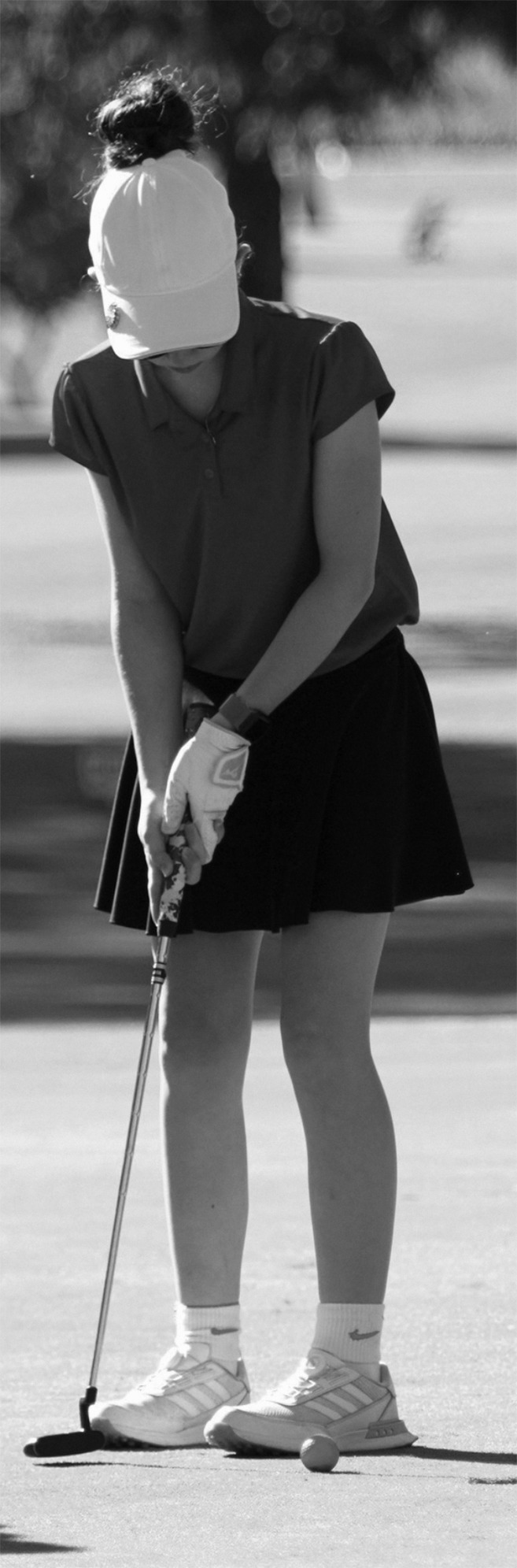 Aria Olson sinks a putt during the first golf meet of the season Aug. 7 in Larimore. Photo by Larry Stokke.