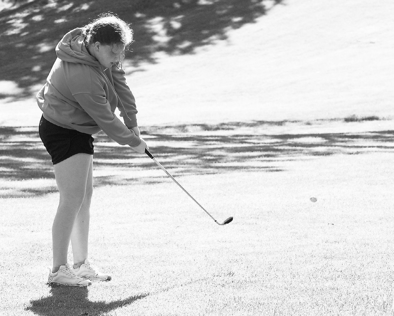 Stella Busse with a chip shot to send the ball up onto the green. Photo by Larry Stokke.