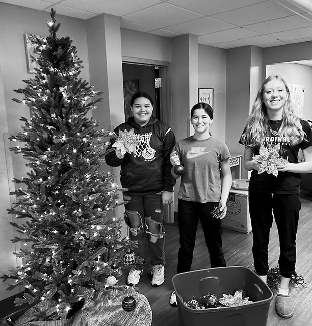 Zoe, Aspyn, and Gracelynn with a tree they were decorating.