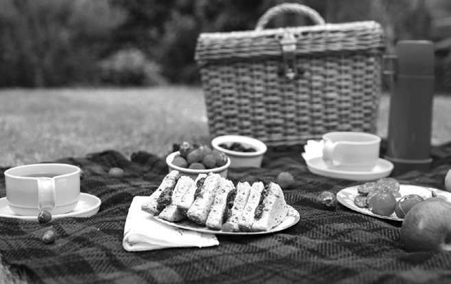 Be sure to try and squeeze in a picnic before summer is over!