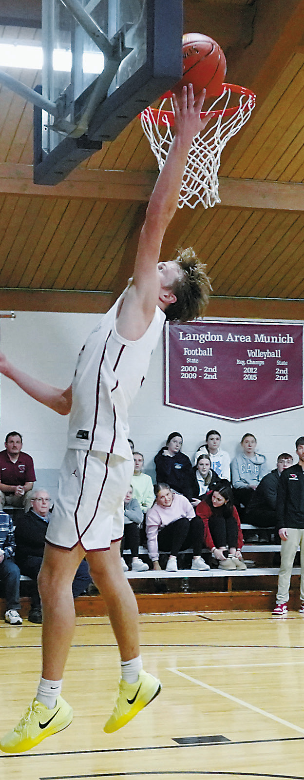 Cody Amble drives the lane and drops in a layup. Photo by Larry Stokke.