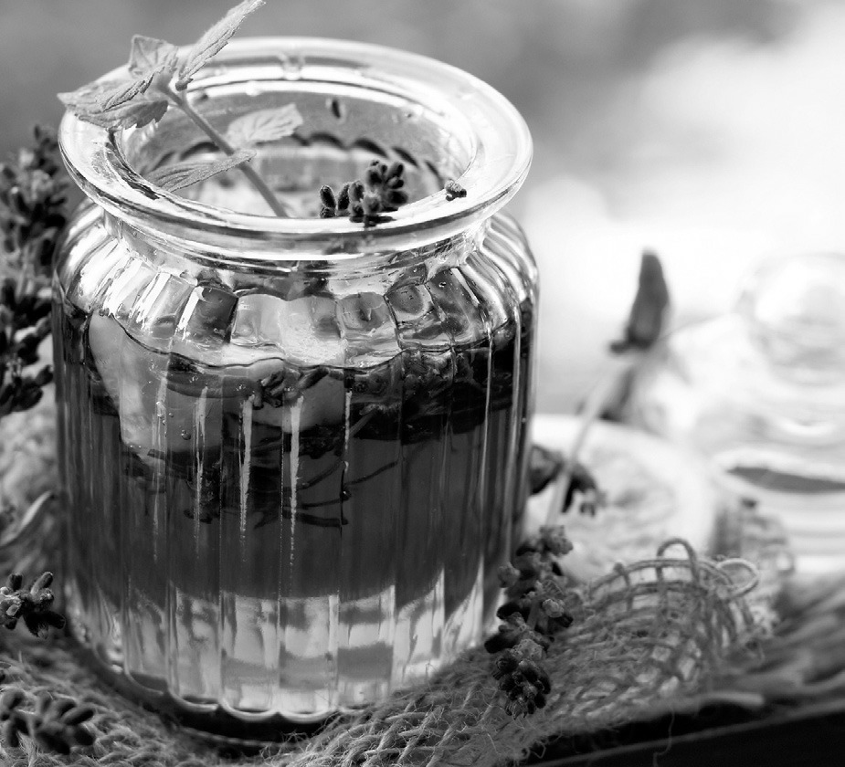 Homemade lavender syrup adds a fun twist to fresh-squeezed lemonade. (Pixabay photo)