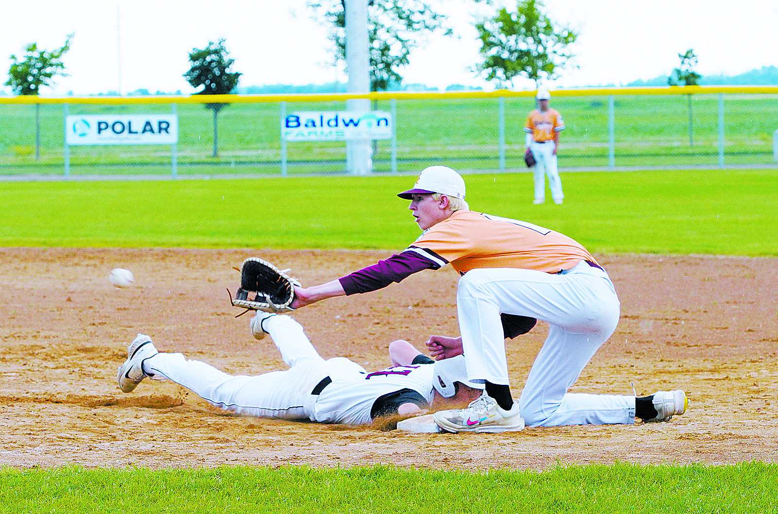 Cody Amble beats the throw to get back on base. Photo by Larry Stokke.
