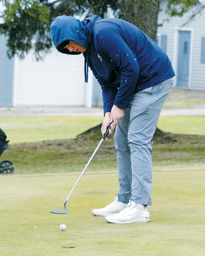 Trystan Moore sinks a putt during the Dave Osborn Invitational in Cando on May 5. Moore shot an 89 at the meet. Photo by Larry Stokke