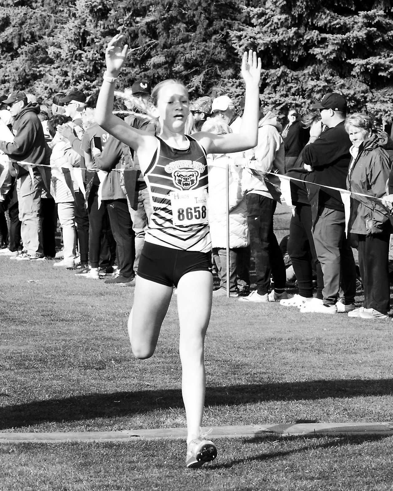 Maci Puppe had a great finish at the Regional Cross Country Meet placing 8th out of 263 competitors. Photo by Larry Stokke.
