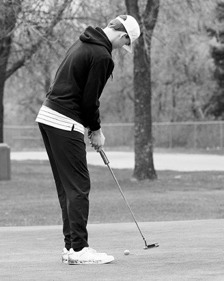 Bjorn Evenson drops the ball in the cup at the Larimore Meet. Photo by Larry Stokke.