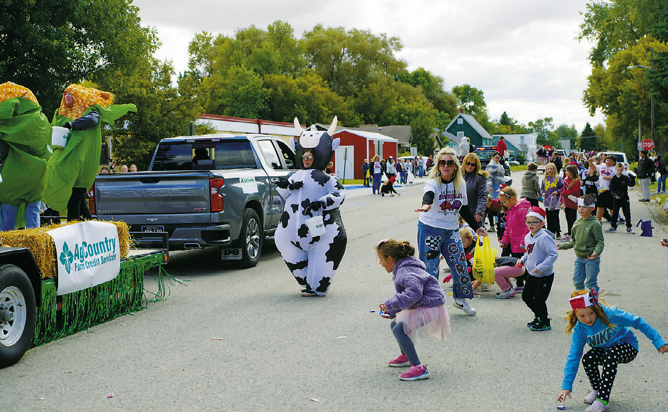 The Homecoming Game kicked off with floats and a parade. Photo by Larry Stokke.
