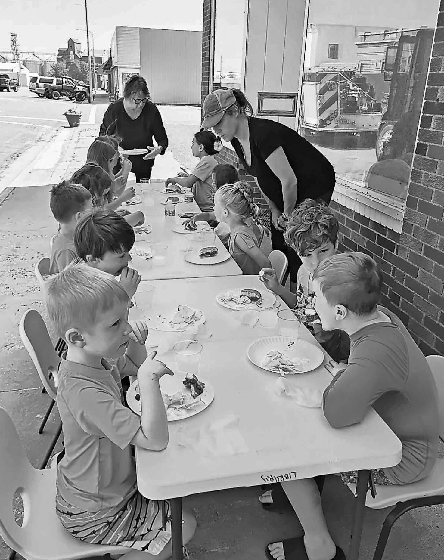 Kids enjoying their lunch outside at Walhalla Public Library.