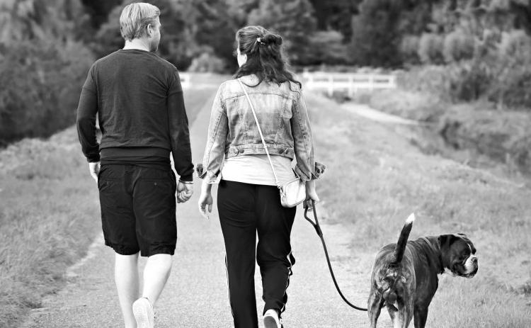 Making time for an outdoor walk with a loved one can contribute to physical, emotional and social well-being. (Pixabay photo)